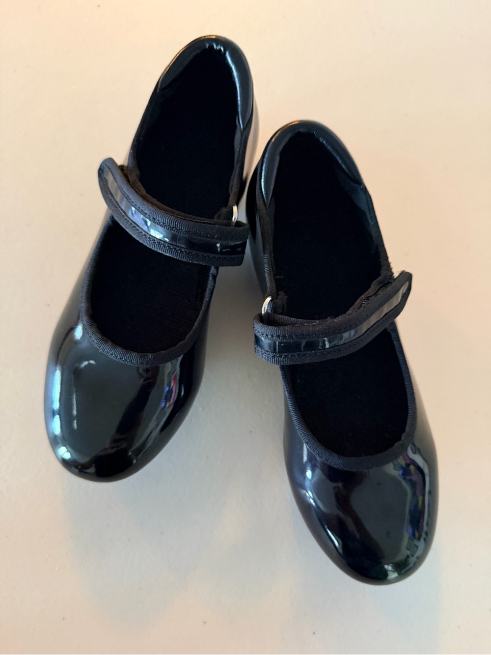 Tap Shoes | little girls black patent Velcro shoes. Size: 13C
